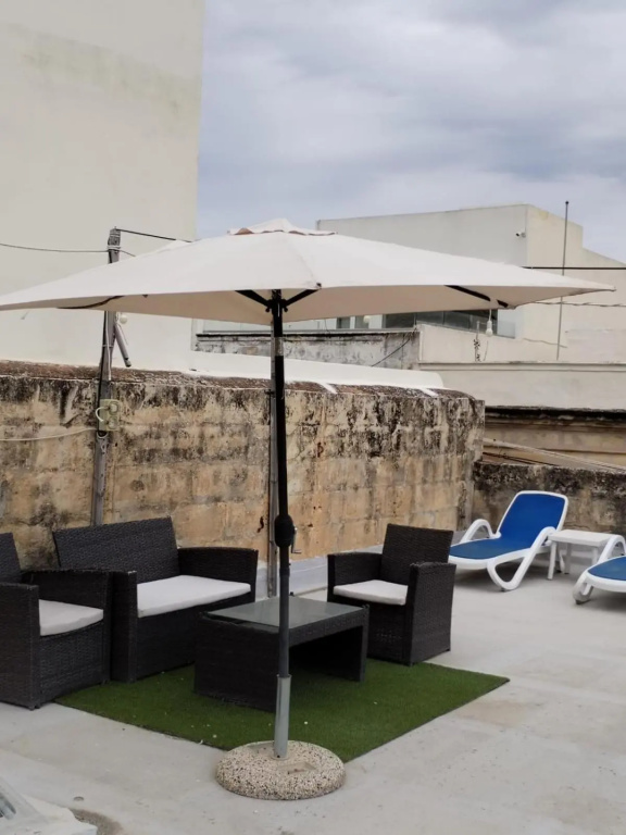 Spacious 4-Bedrooms Townhouse in Tas-Sliema