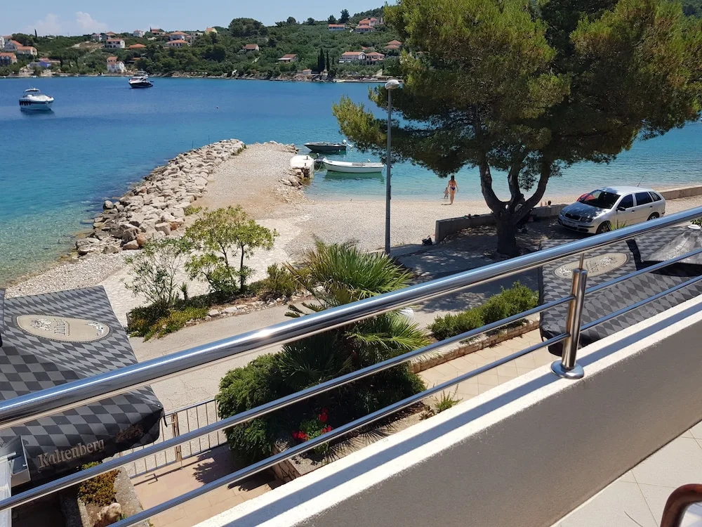 Beach & Waterfront