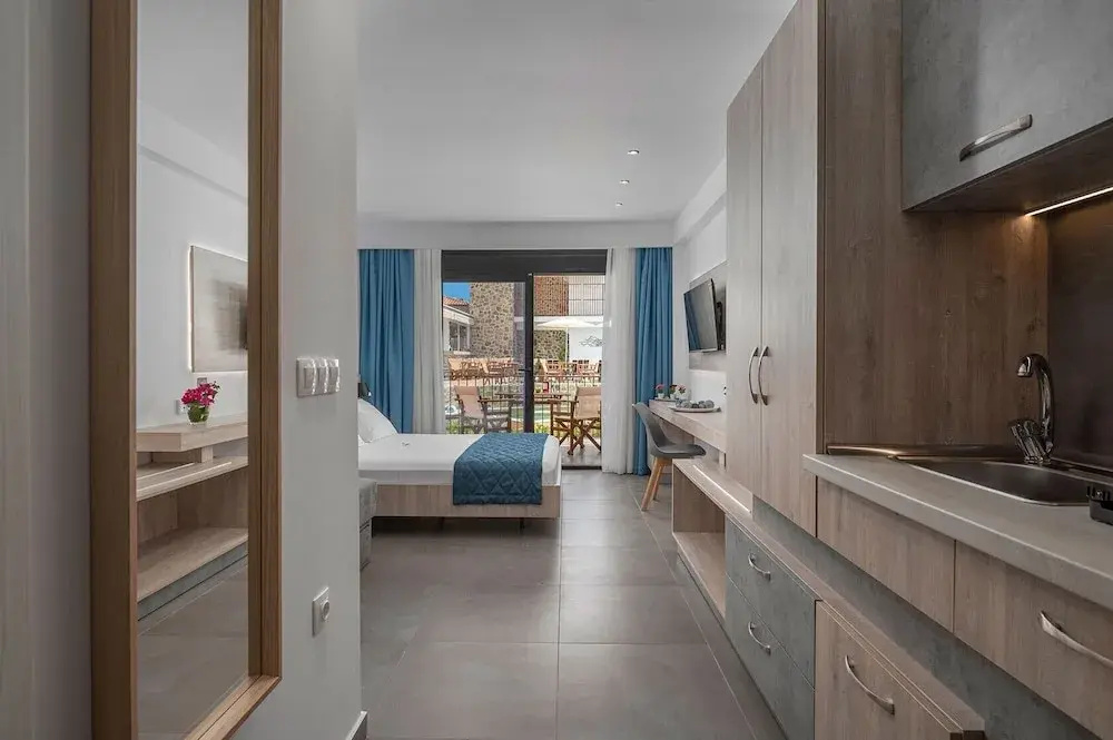 Junior Suite with balcony and with pool view
