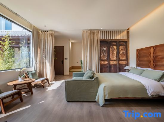 A Glowing mountain homestay