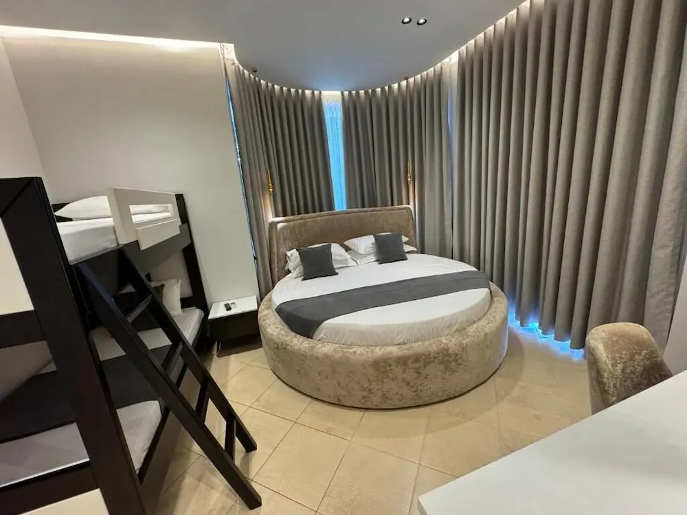 Superior Quadruple room with balcony and with lake view