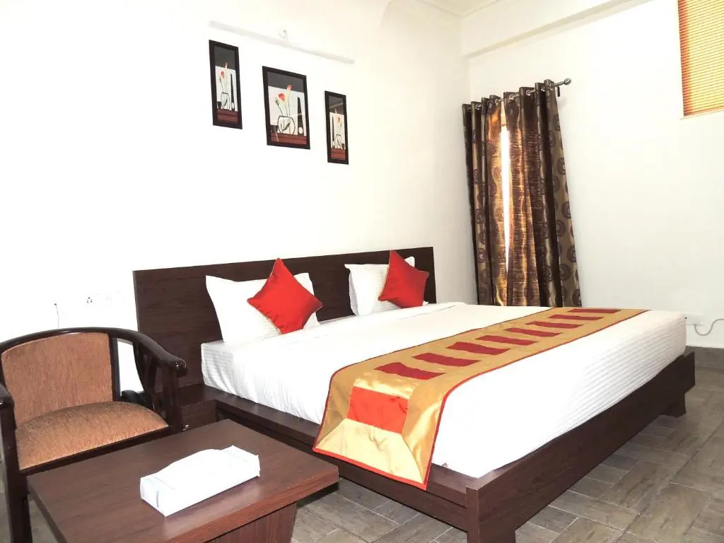 Deluxe Double room (full double bed)