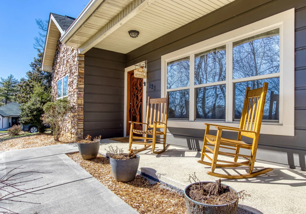 Irresistible Retreat w Pool Hot Tub Arcade