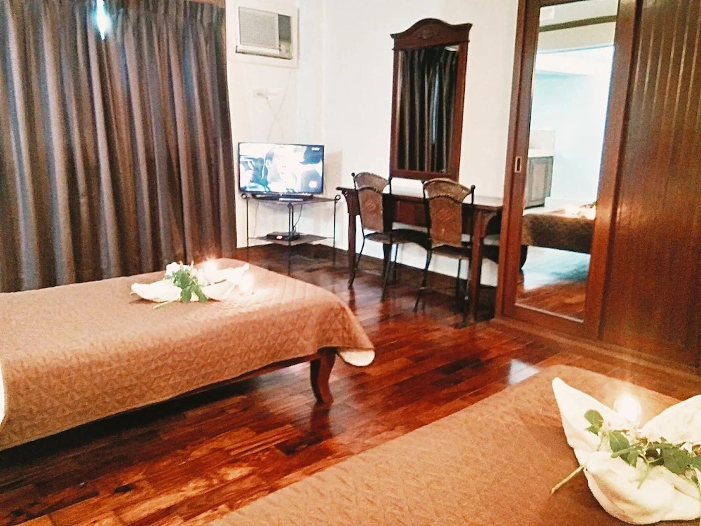 MC Mountain Home Apartelle
