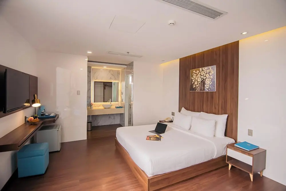 Deluxe Double room (full double bed)