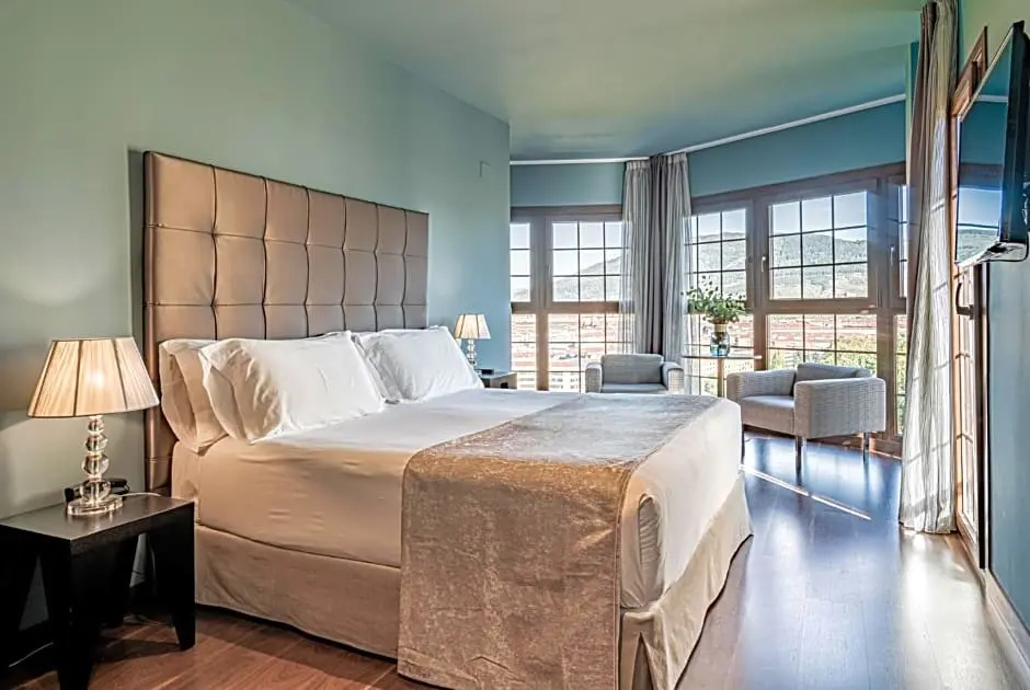 Pamplona Catedral Hotel - Chambres