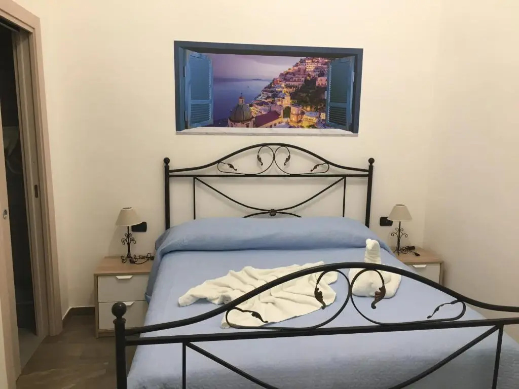 Deluxe Double room (full double bed)