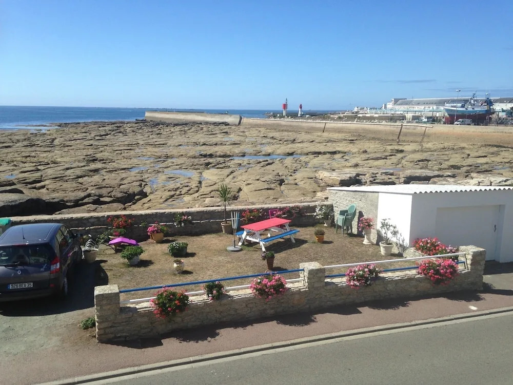 Apartment With 3 Bedrooms In Treffiagat, With Wonderful Sea View And W