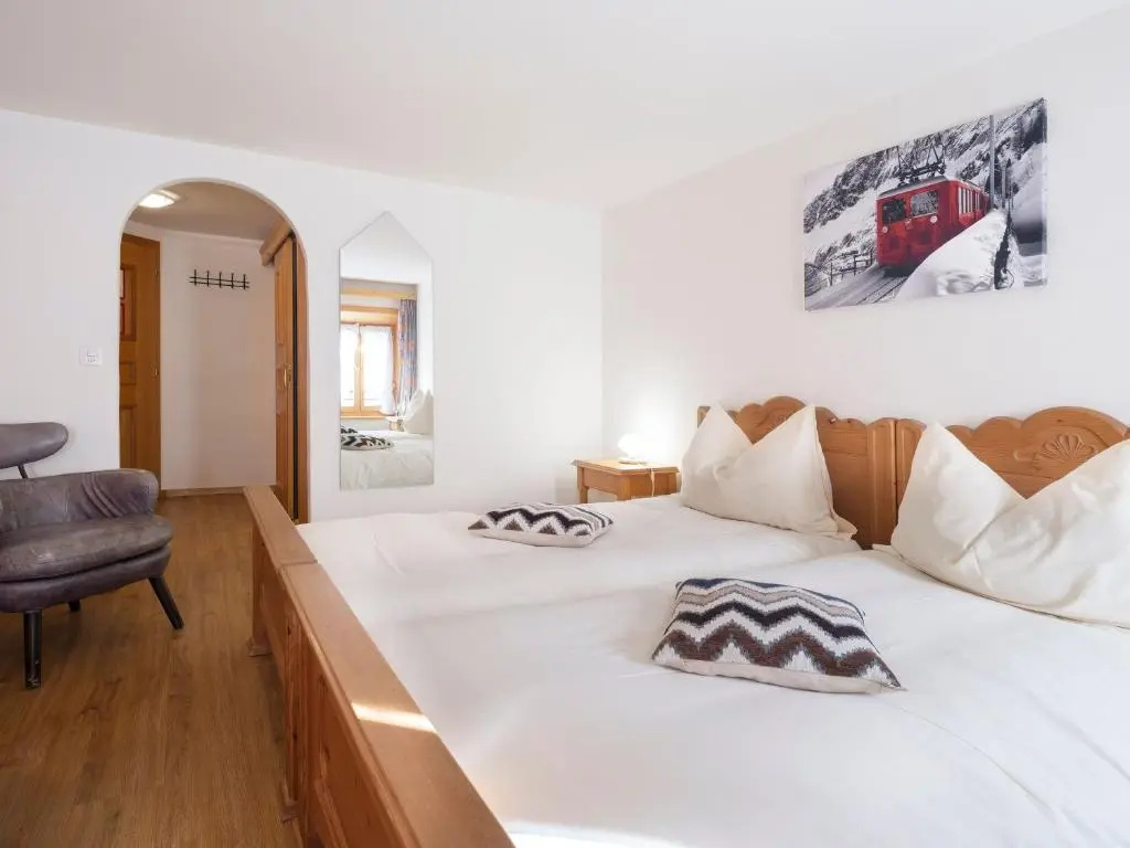 Deluxe Double room (full double bed)