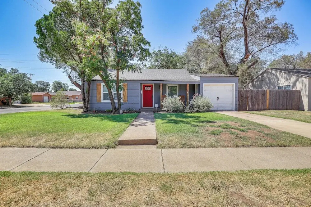 1 Mi to Texas Tech: Home w/ Large Outdoor Space!
