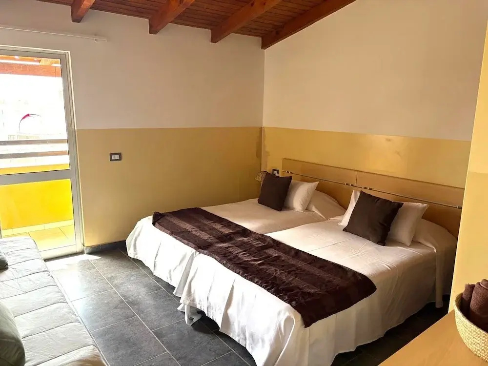 Standard Triple room with balcony