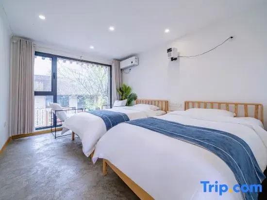 Standard room with street view