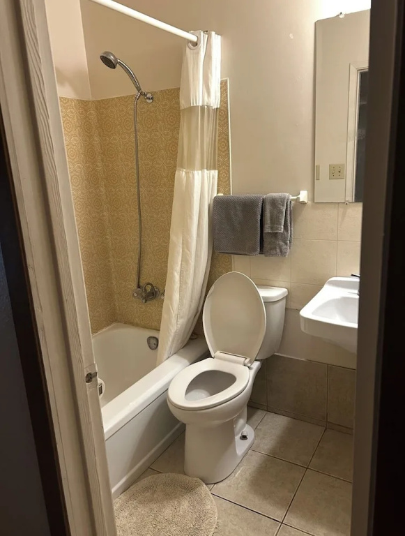 Classic Double room (full double bed)