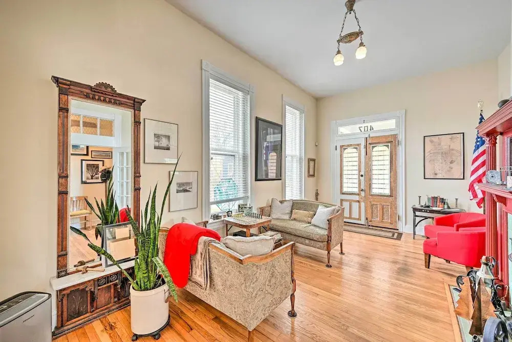 Historic 'watson' Brick House w/ Private Deck! — фото