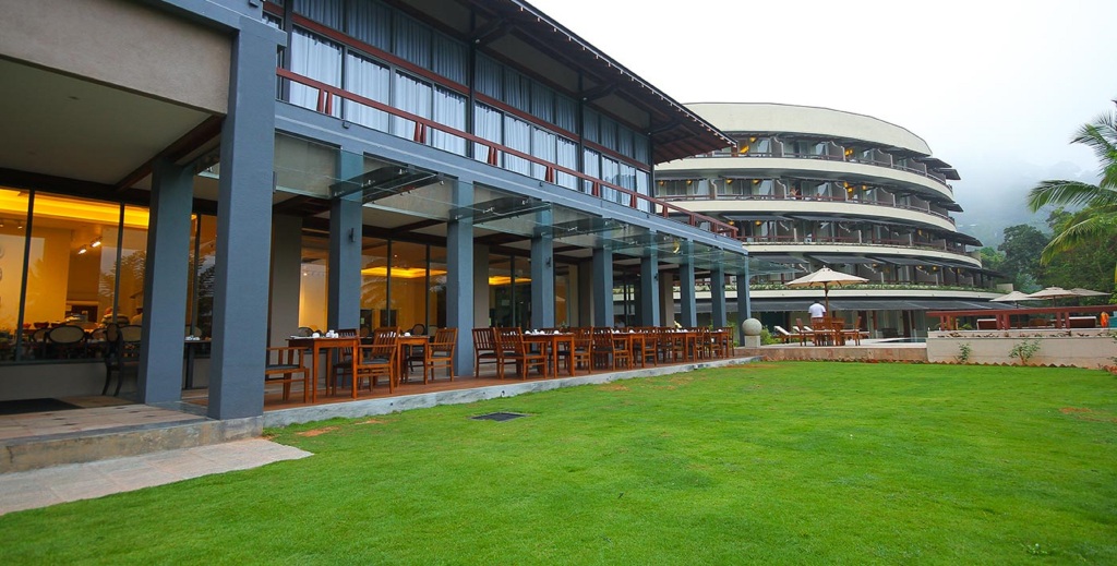 Earl's Regent Hotel