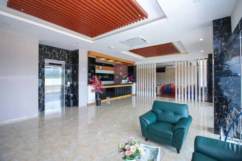 Lobby & Reception