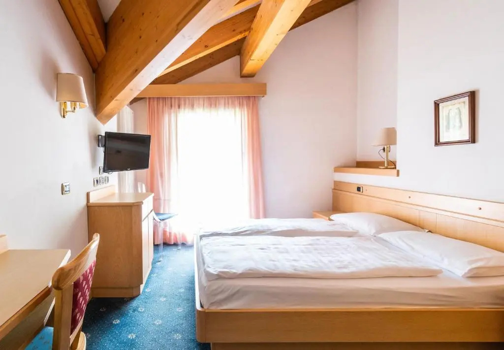 Double room (full double bed)