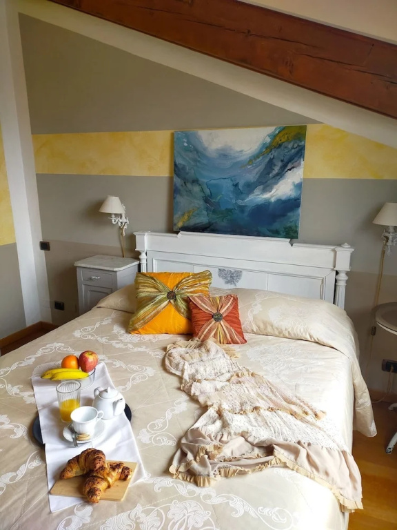 Classic Double room (full double bed)