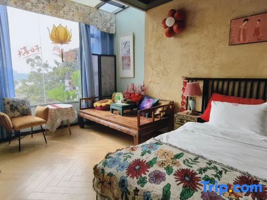 Deluxe Double room with lake view (full double bed)