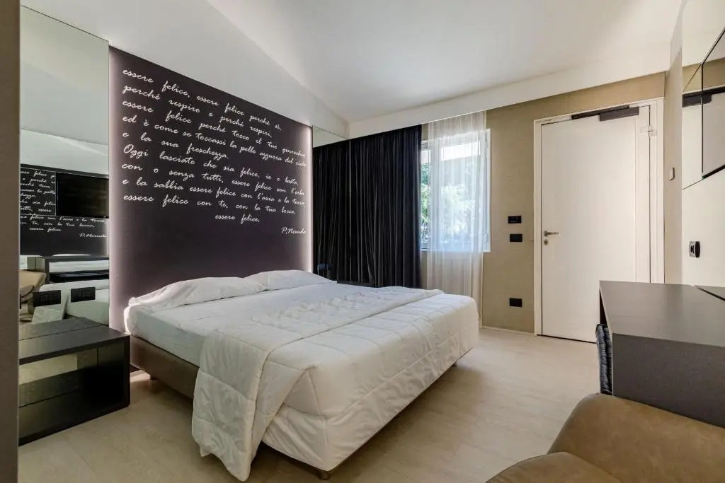 Deluxe Double room (full double bed)