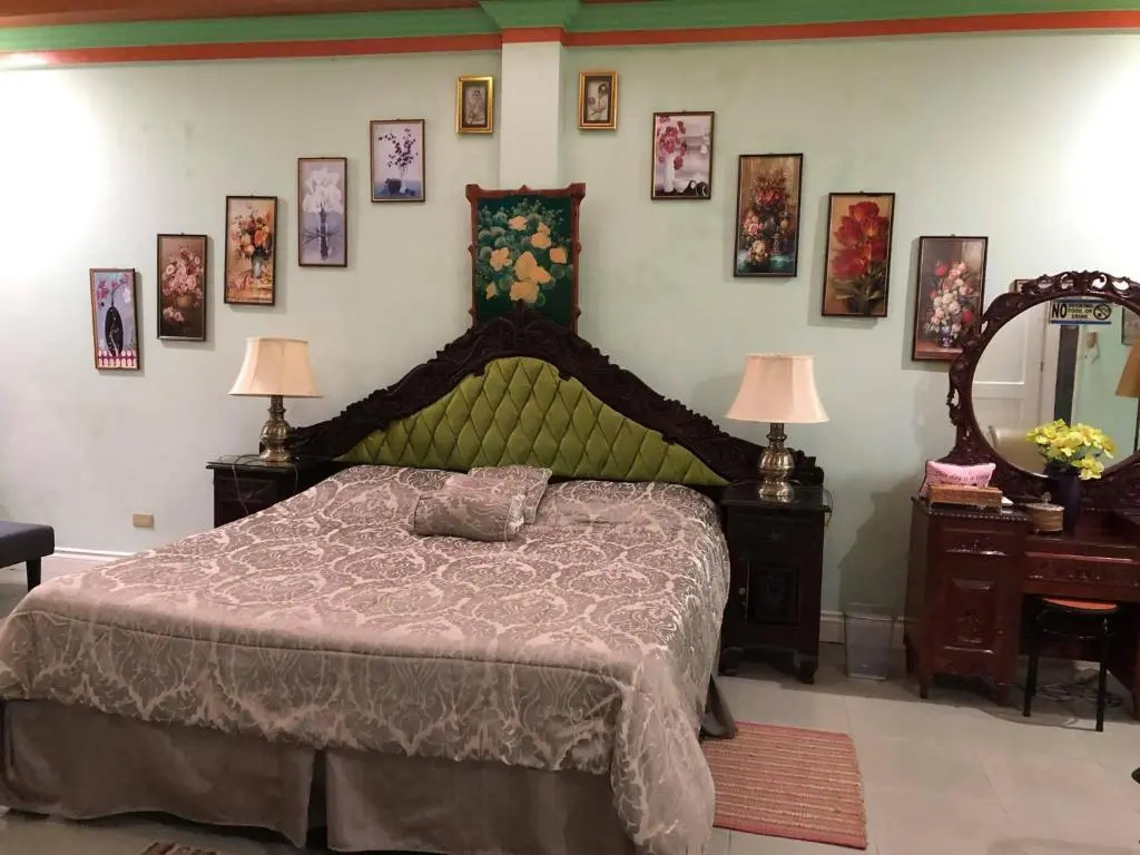 Deluxe Double Suite (full double bed)