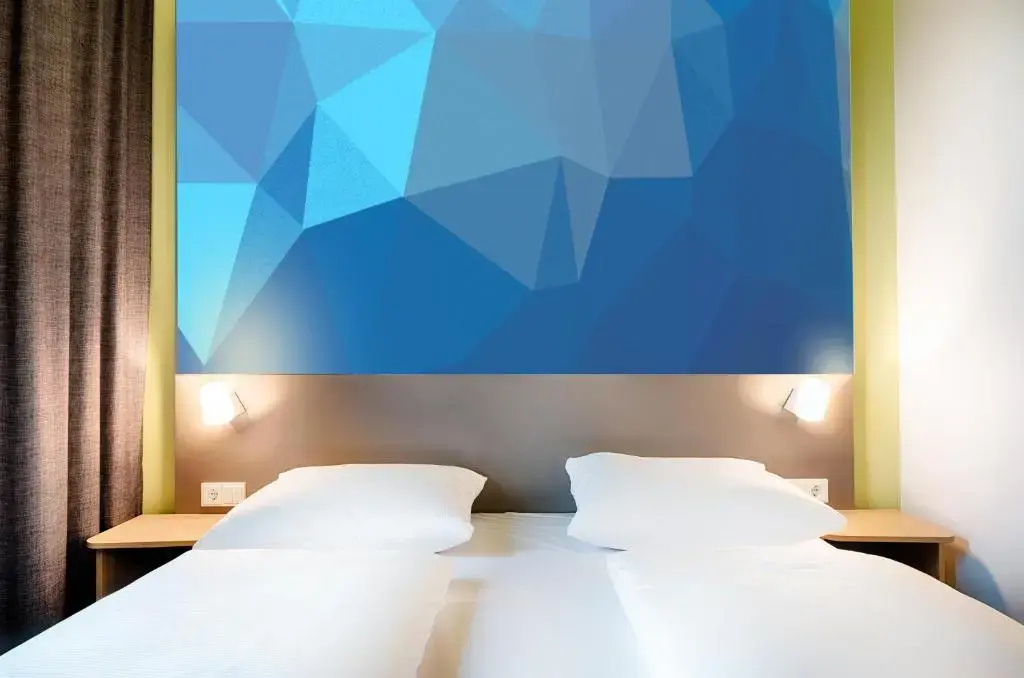 Double room (full double bed)