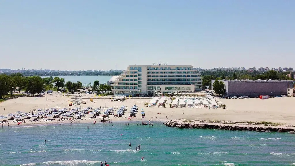 Beach & Waterfront