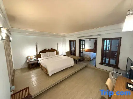 Standard Quadruple Family room