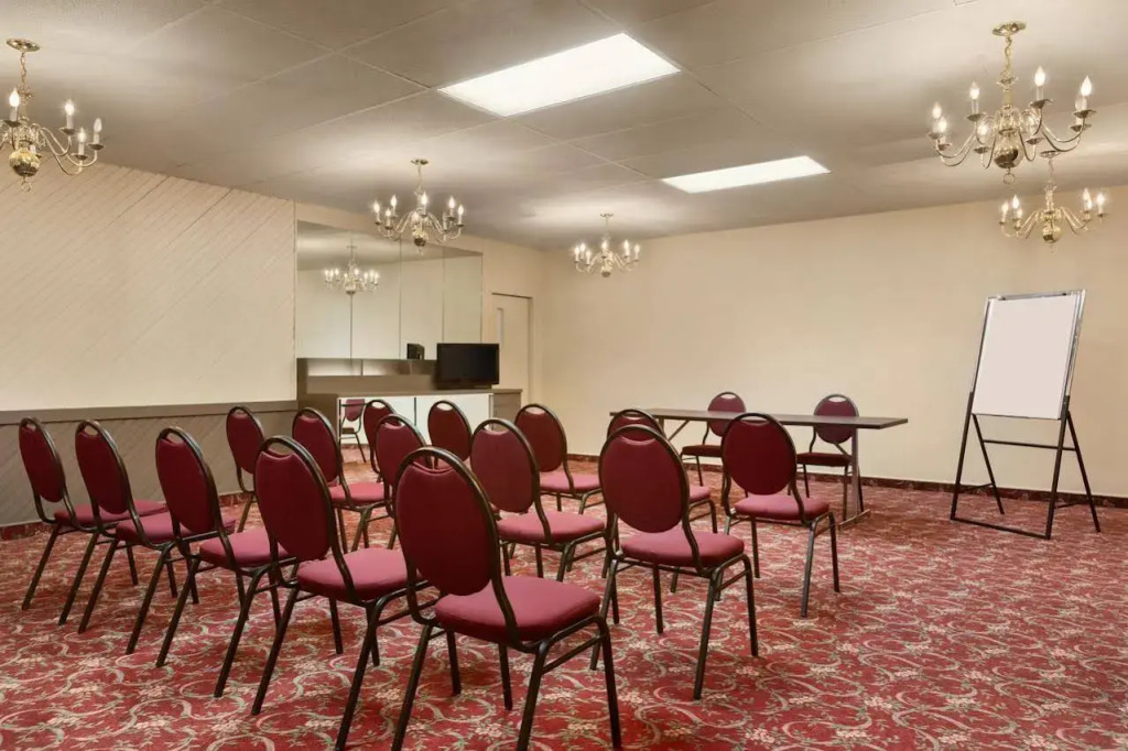 Travelodge by Wyndham Baie-Comeau - фото 18