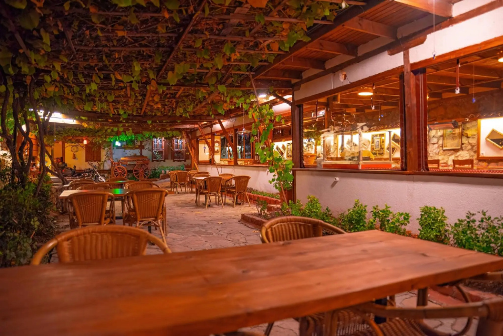 Food & Beverage