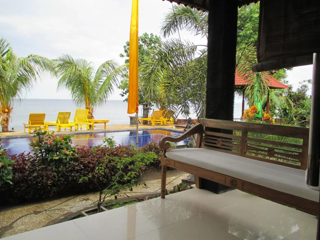 Tradisi Beach Front Villas