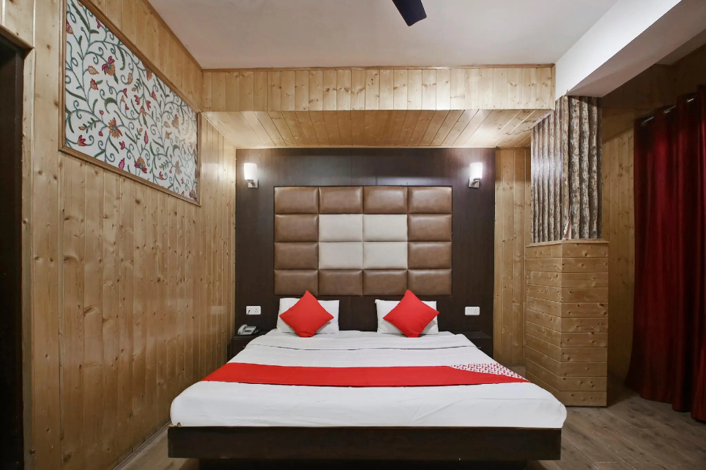 Classic Double room (full double bed)