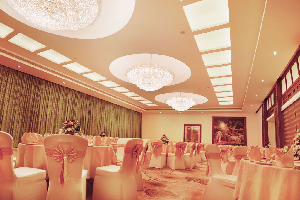 Earl's Regent Hotel