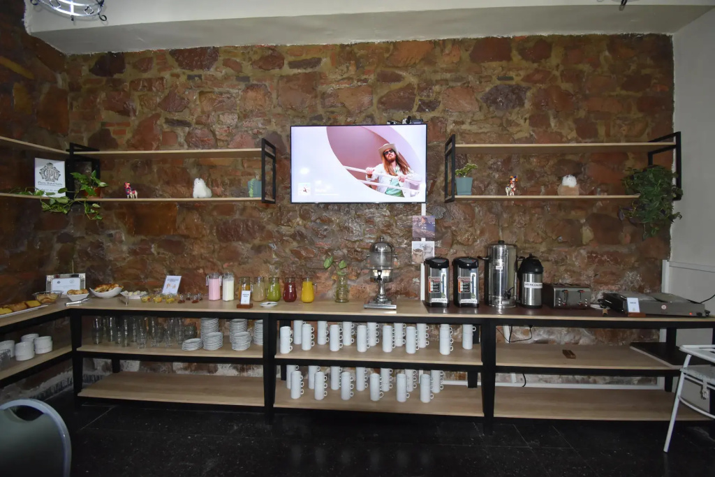 Food & Beverage
