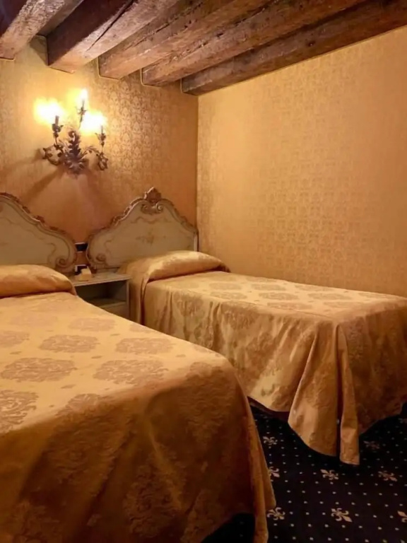 Double room (twin beds)