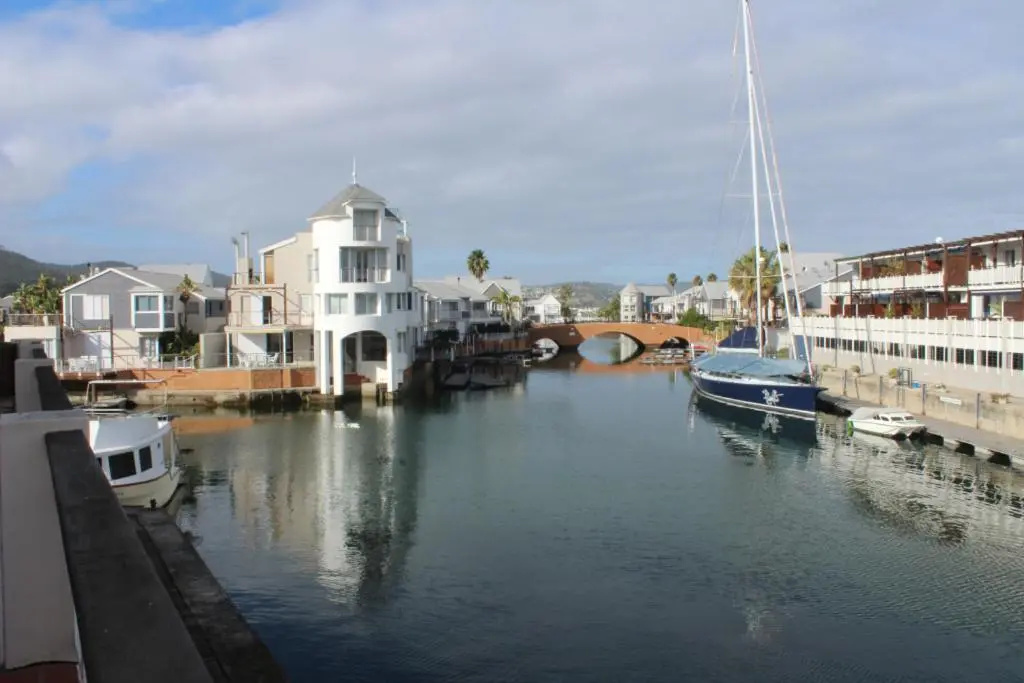 Waterfront, 17 Quay West