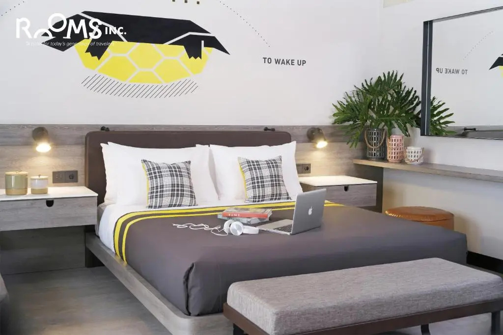 Deluxe Double room (full double bed)