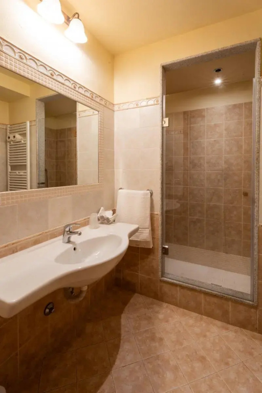 Classic Double room with balcony (full double bed)