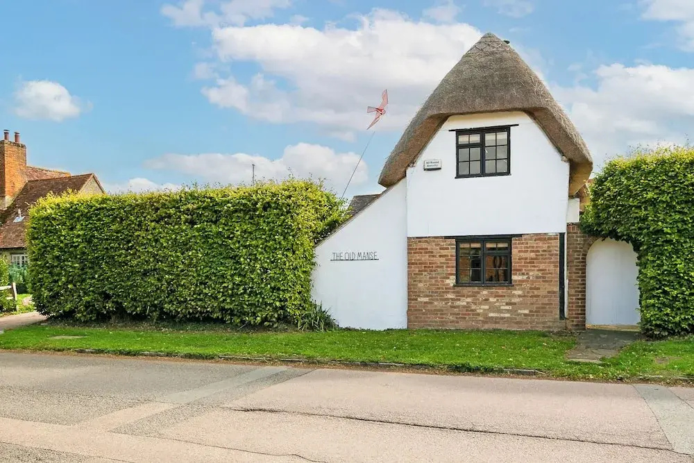 Lovely 5BD Home with Cinema & Games Room