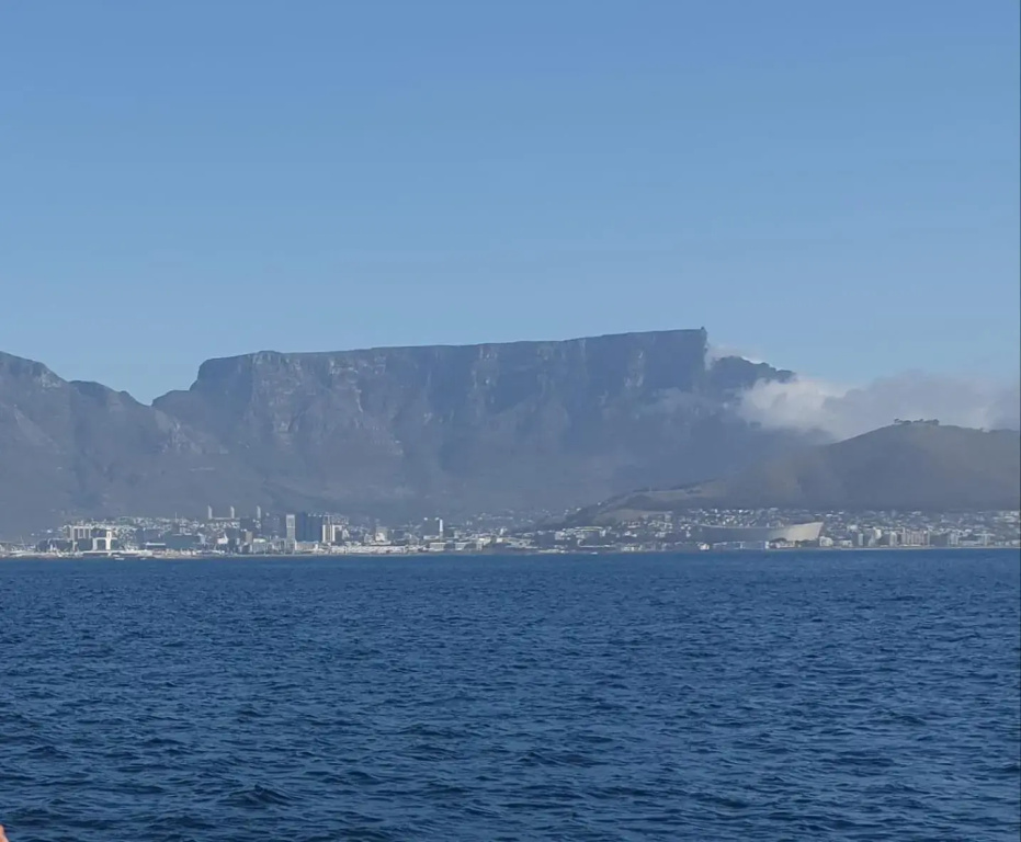 Beachfront 3-bedroom with Robben Island views