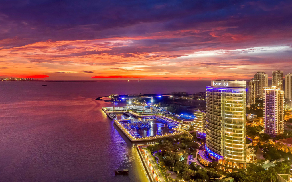 Beach & Waterfront
