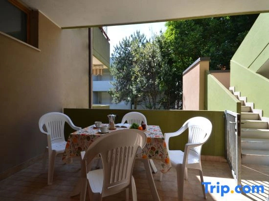 Sunny Vacation House with Terrace