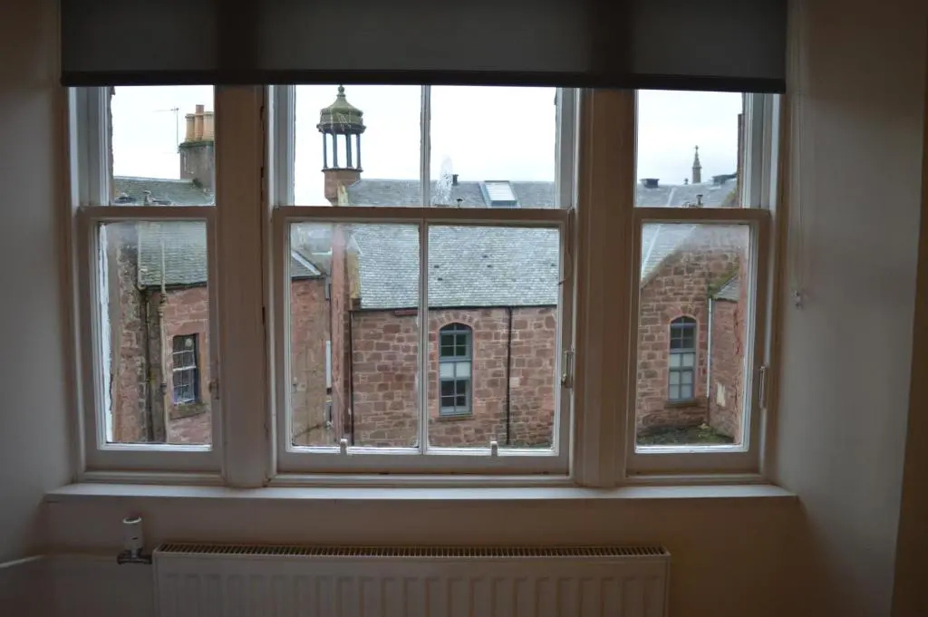 Airlie Arms Hotel