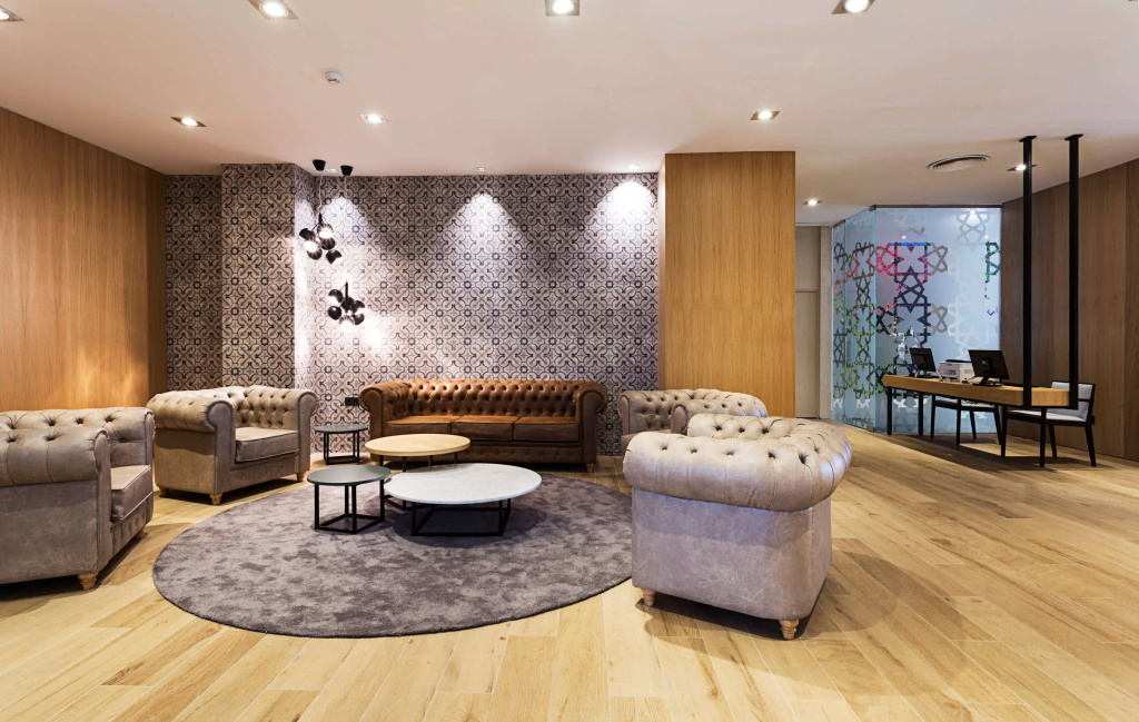 Lobby & Reception