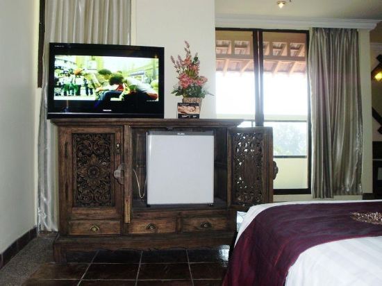 Eagle Bay Hotel