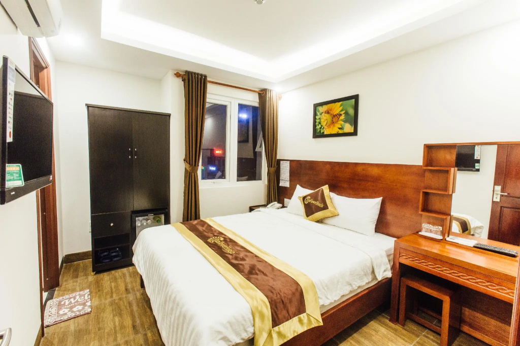 Deluxe Double room (full double bed)