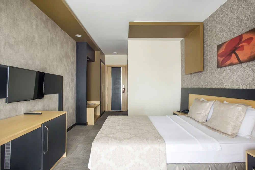 Deluxe Double room with balcony (full double bed)