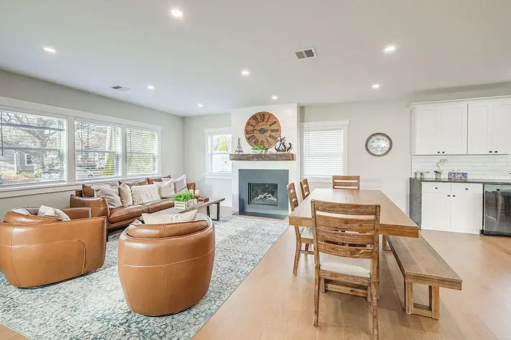 Modern Cape Cod Home w/ Patio: 2 Mi to Beaches! — фото