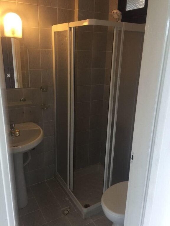 gallery_image_hidden_4