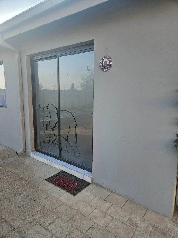 Luxurious Holiday House in Kempton Park With Pool Access